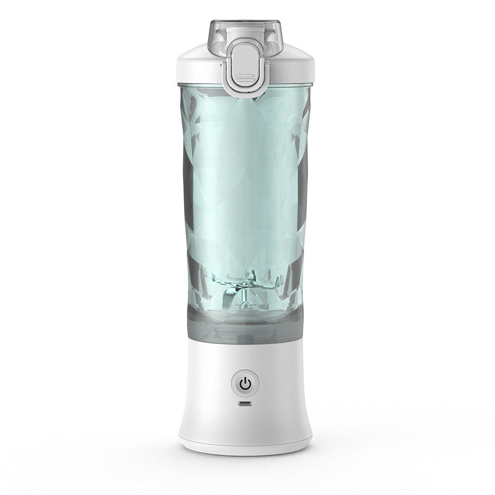Compact fruit blender for nutritious drinks

