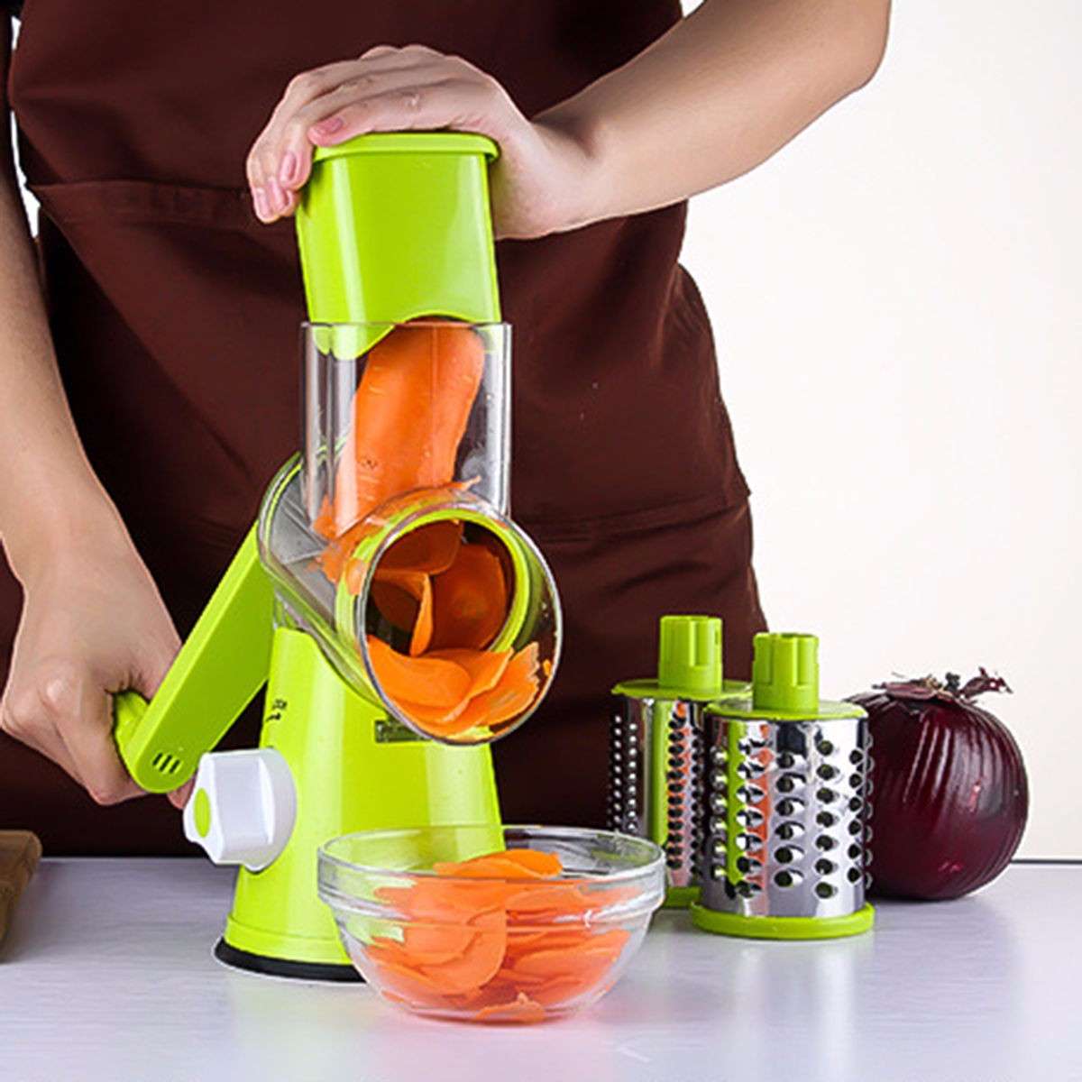 Vegetable cutter with rotating slicer design