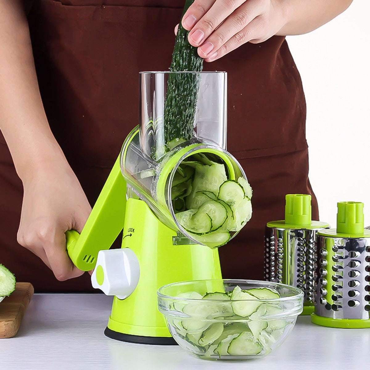 Vegetable cutter with rotating slicer design