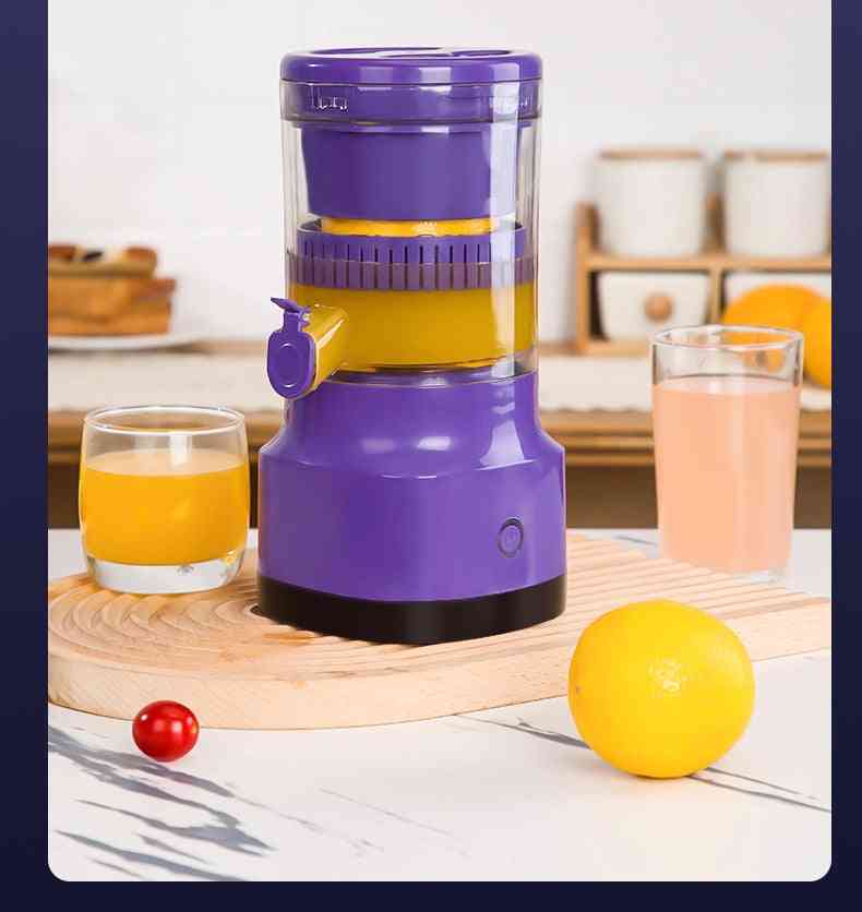 Electric orange juicer – USB lemon squeezer on a wooden board with fresh juice and fruits, ideal for daily use in smart kitchens.