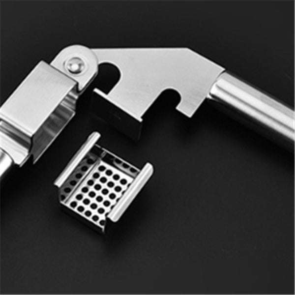 Garlic cutter with stainless steel blades for mincing and crushing